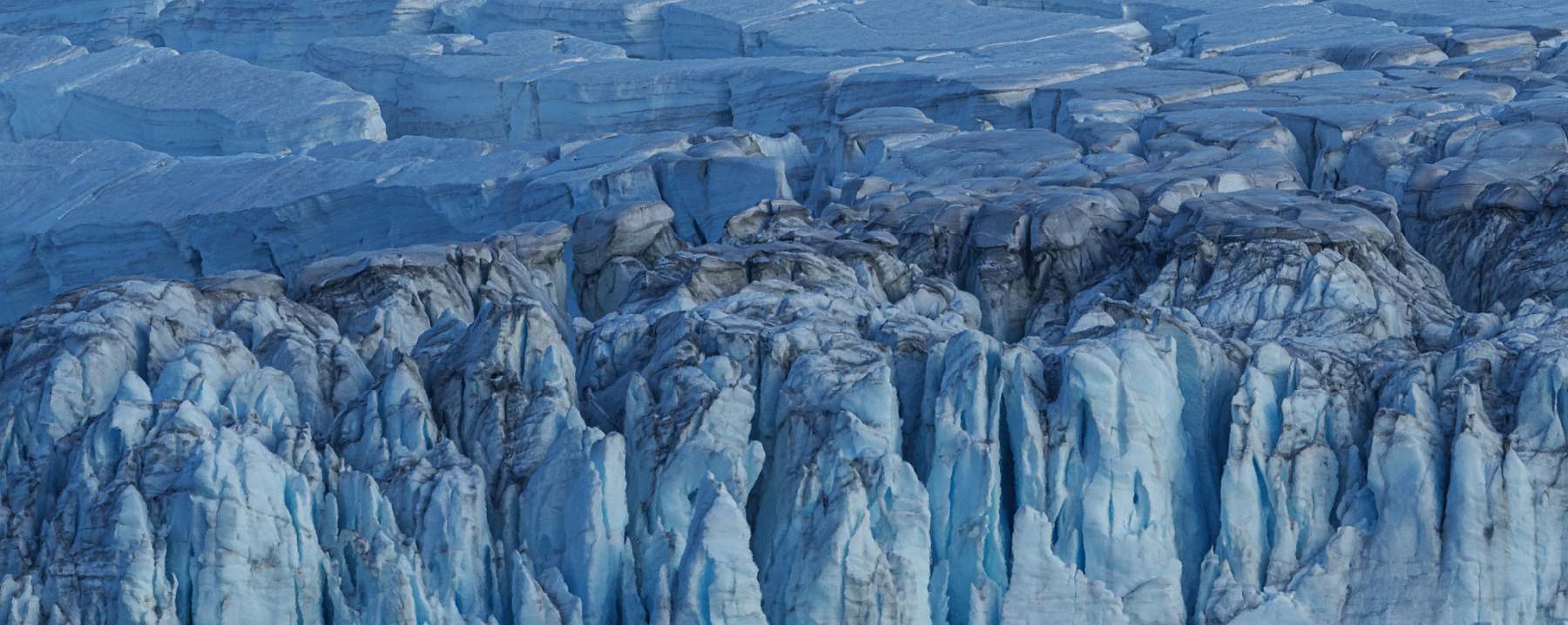 OA-HalfMoon_Antarctica_YuriChoufour-08340-slider