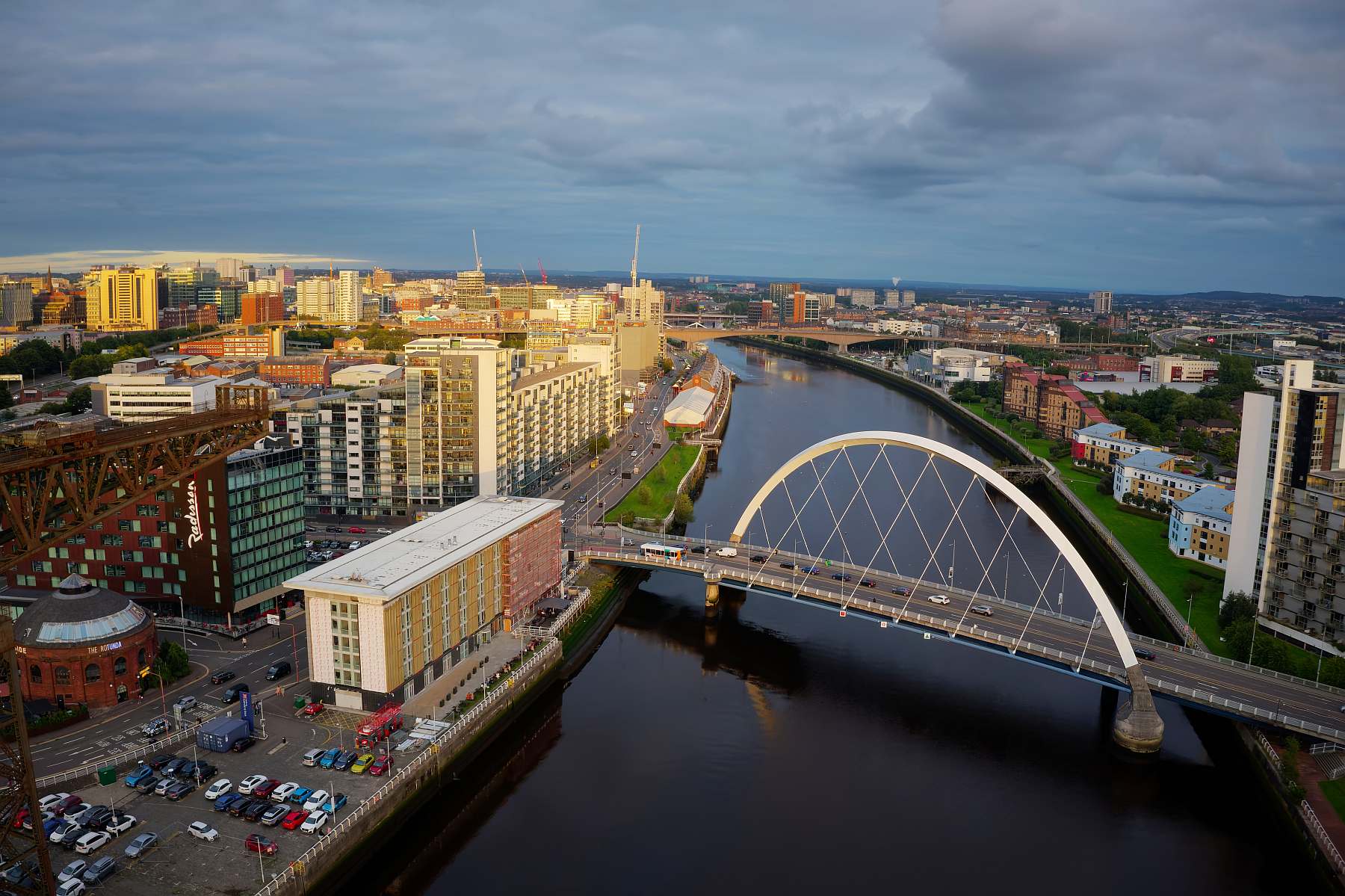 Glasgow-shutterstock_2203062651-slider