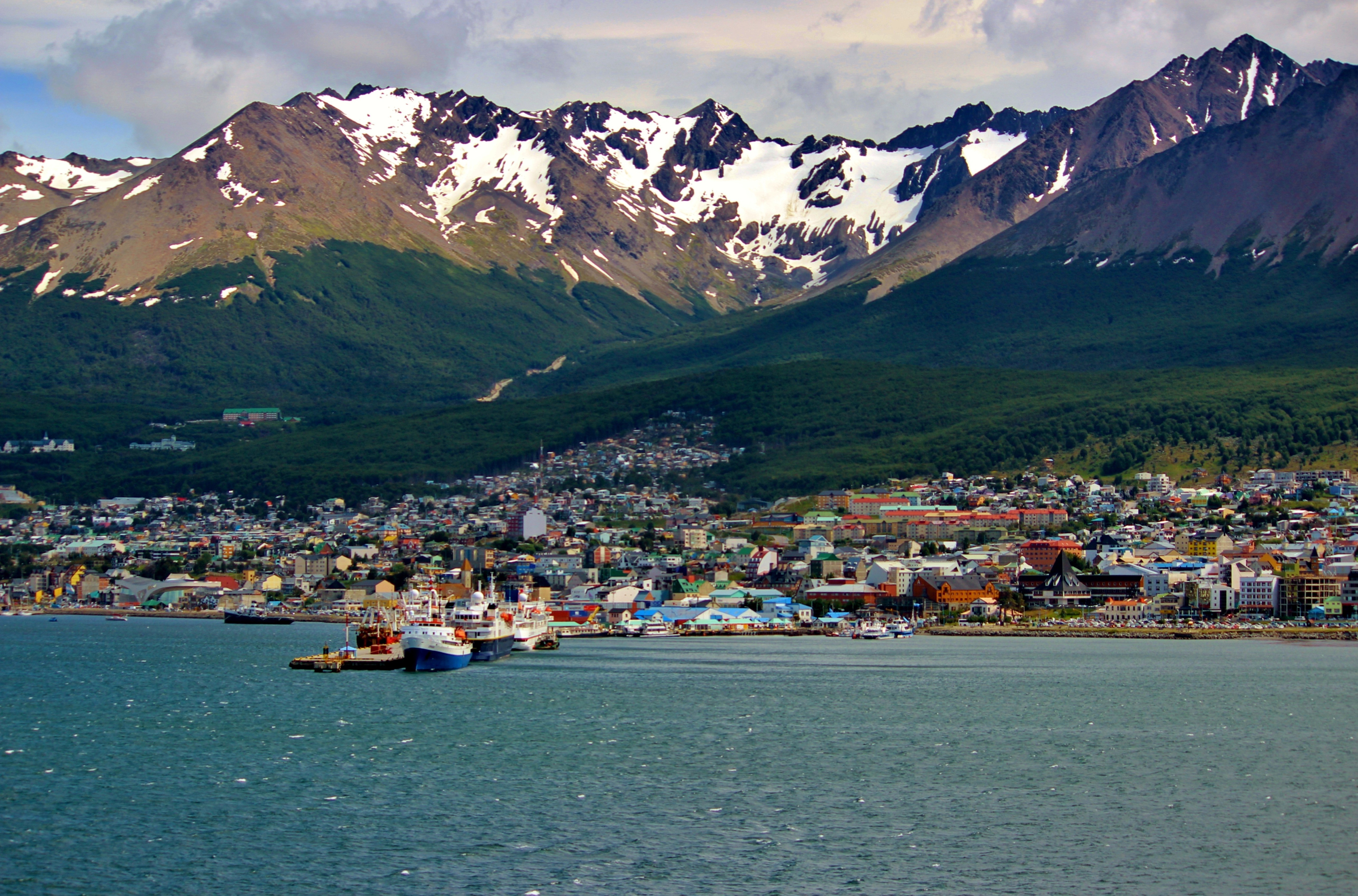 Argentinien_Ushuaia_Stadtansicht vom Beaglekanal aus