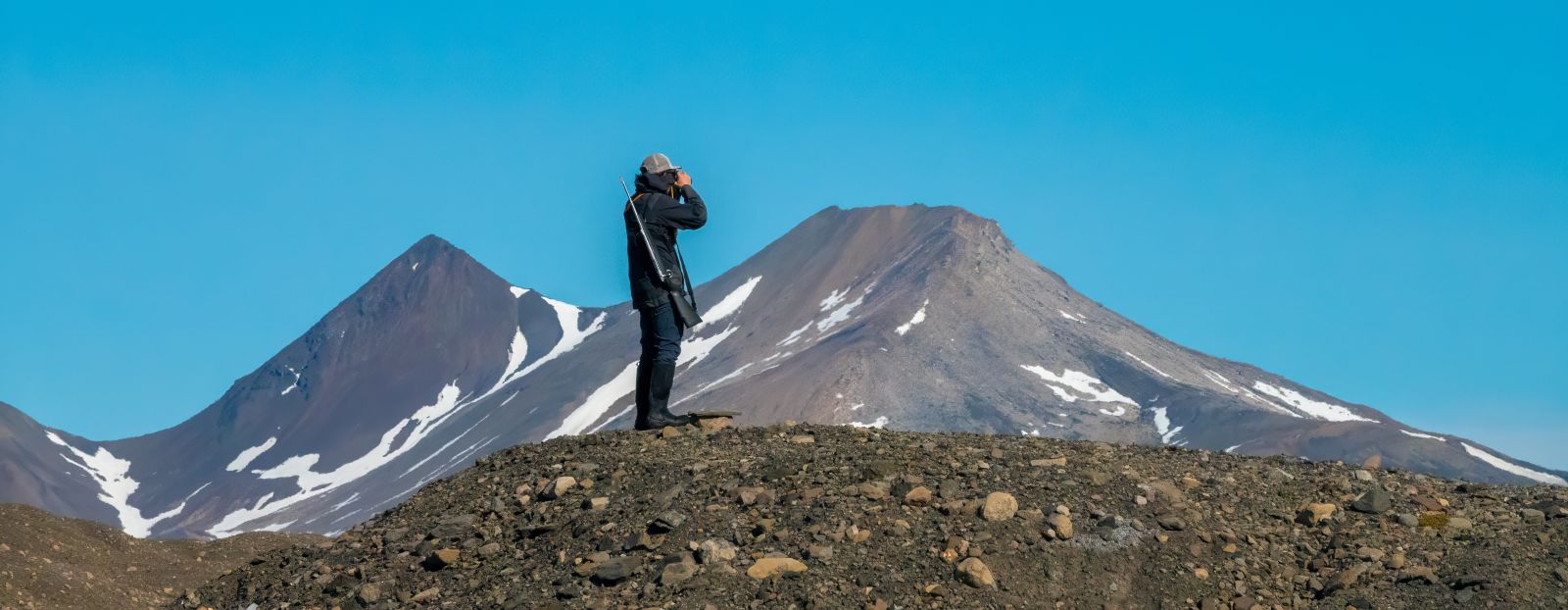 Spitzbergen-Hiking-shutterstock_2359243973-slider