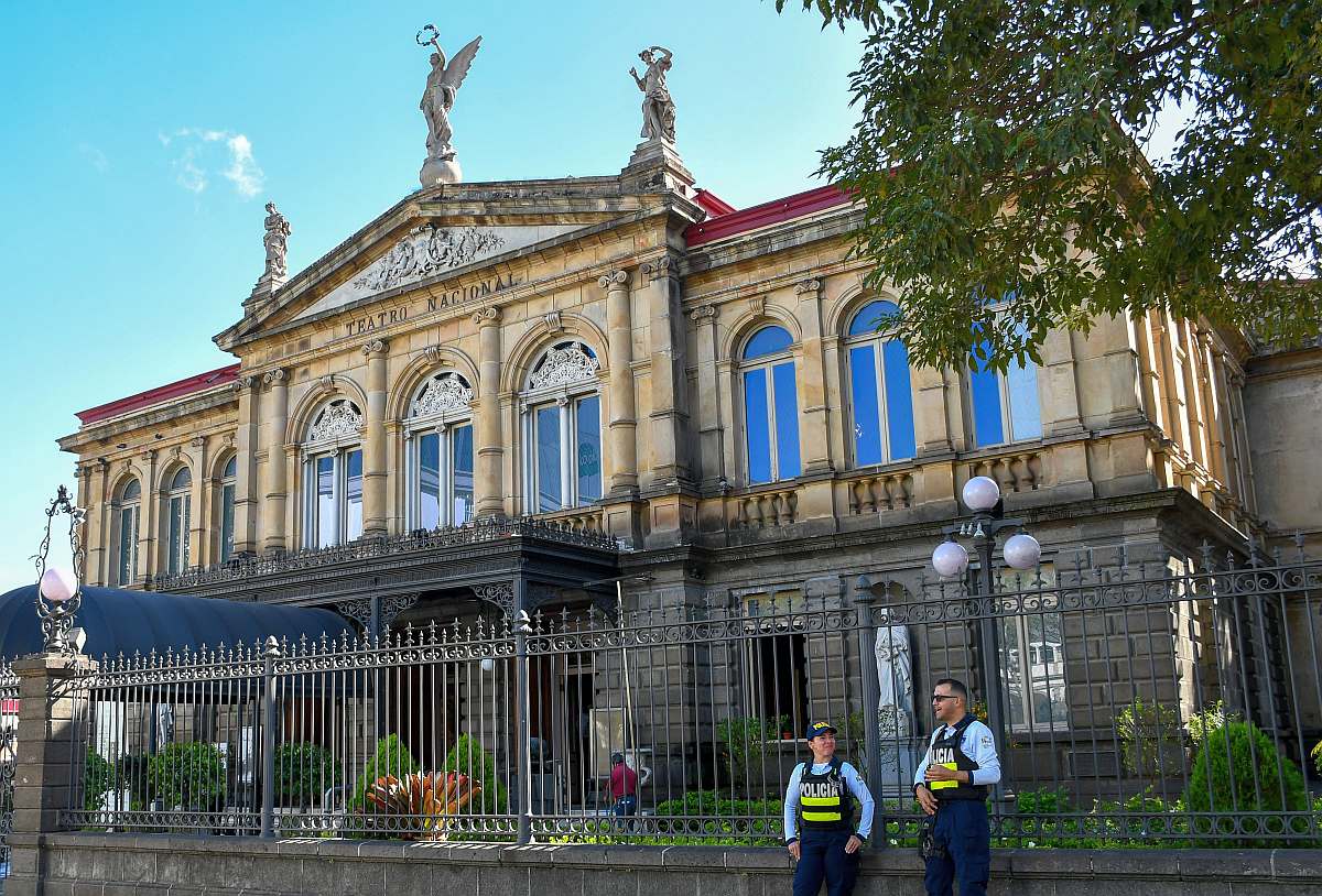 Costa Rica-San José-TeatroNacional_AraTours