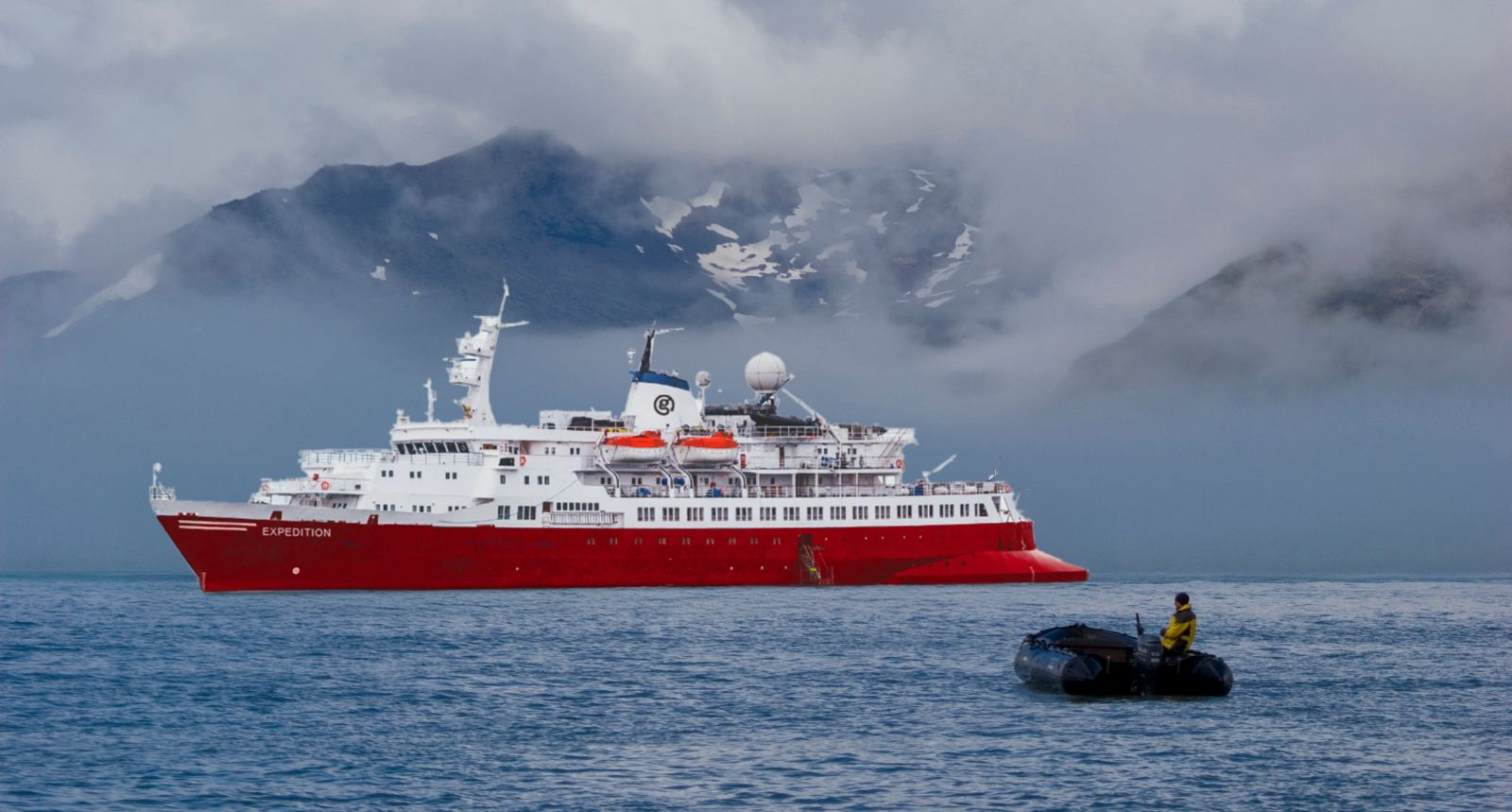 EXP_New Expedition Ship Antarctica Zodiac and Mountains-2025_reiseverlauf1.jpg