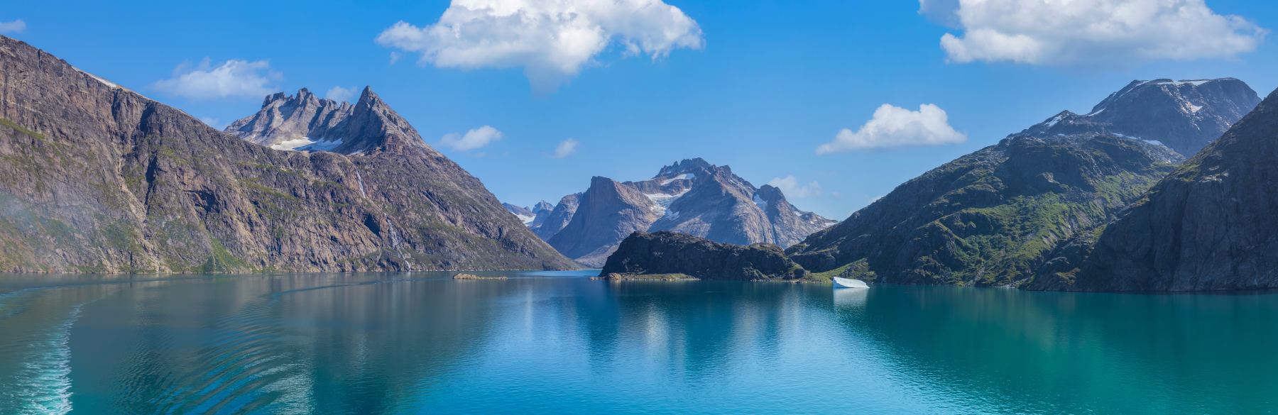 ultimatives_ostgrönland_shutterstock_2354197209