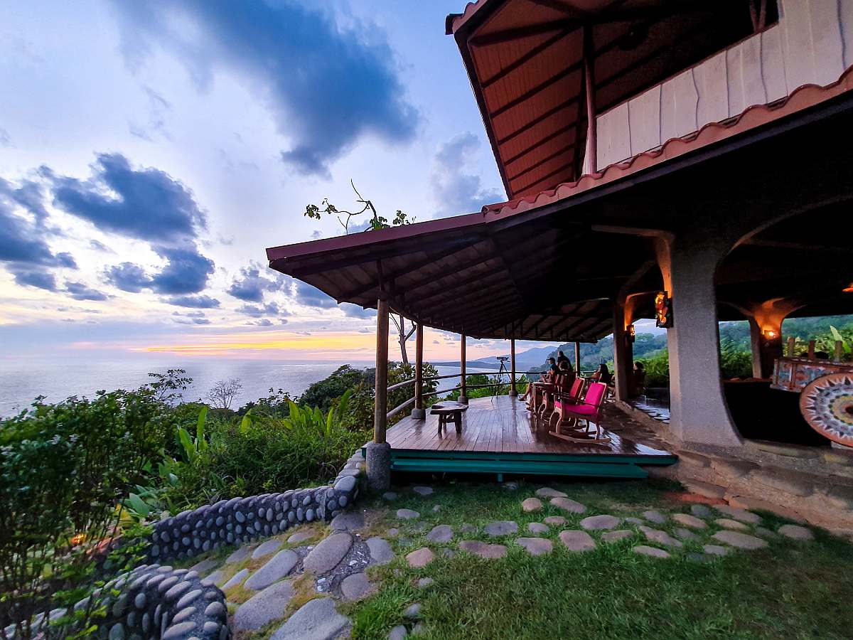 Costa-Rica-Hotels-Sunset en La Cusinga Lodge-AraTours