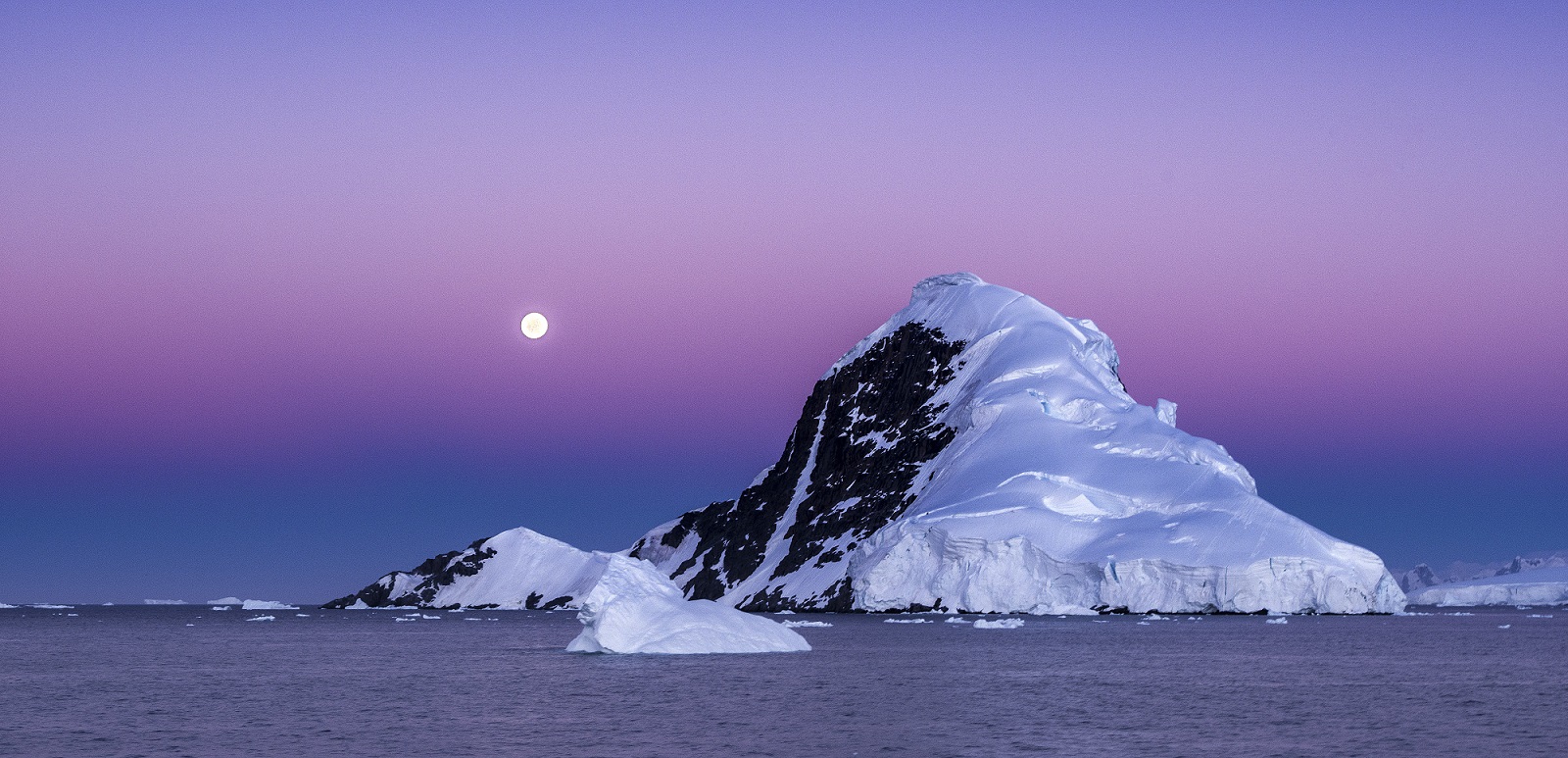 Antarktisreise mit Flug über die Drake Passage und der MAGELLAN EXPLORER - Polar