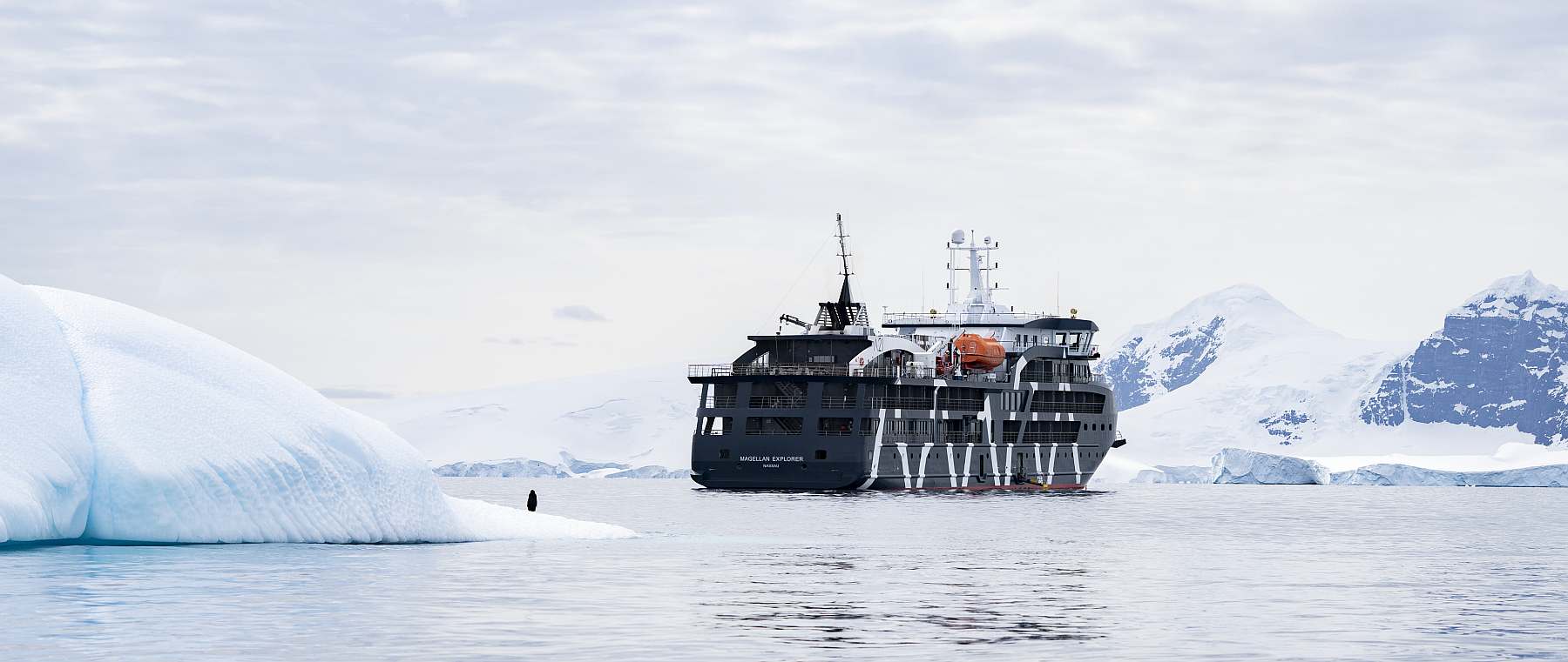 Antarktisreise mit Flug über die Drake Passage und der MAGELLAN EXPLORER - Polar