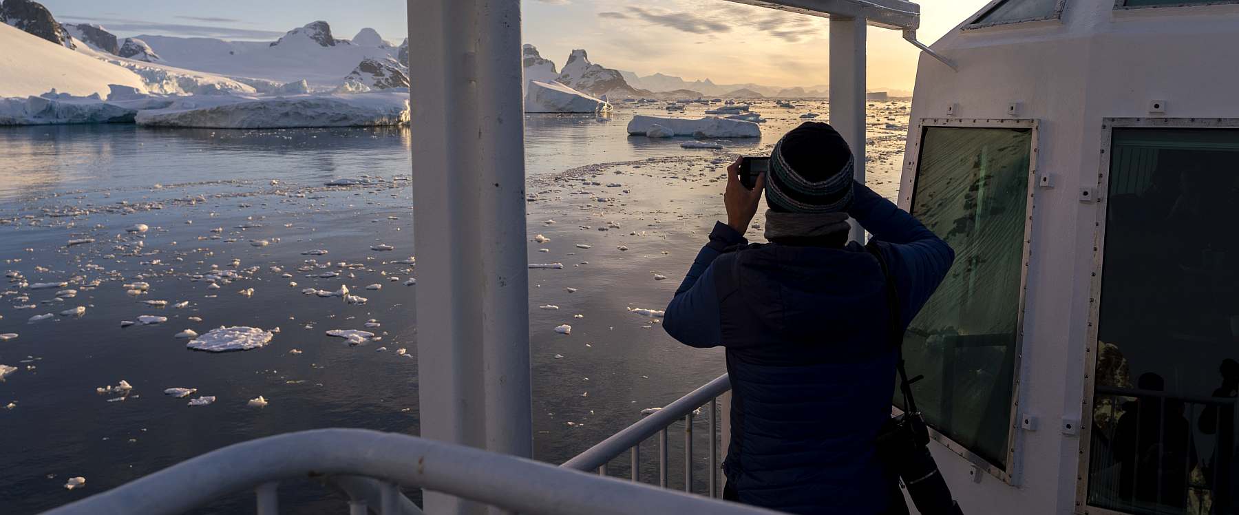Antarktisreise mit Flug über die Drake Passage und der OCEAN NOVA - Polar